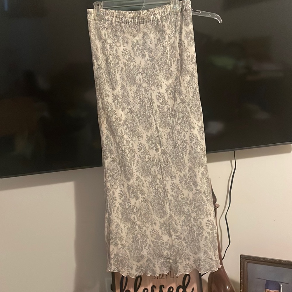 Beautiful long skirt. Floral Japanese pattern